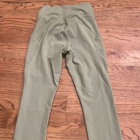 Lululemon green leggings 25 inch size 6 - Picture 2 of 4
